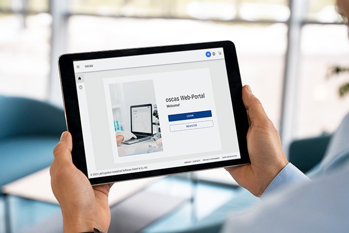 Person holding a tablet that displays the login mask of the oscas software